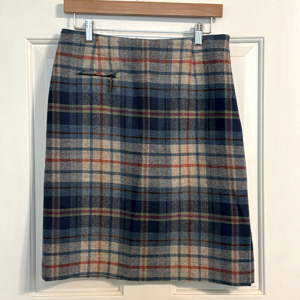 Vintage plaid Pendleton skirt. Fully lined. Size 6.
